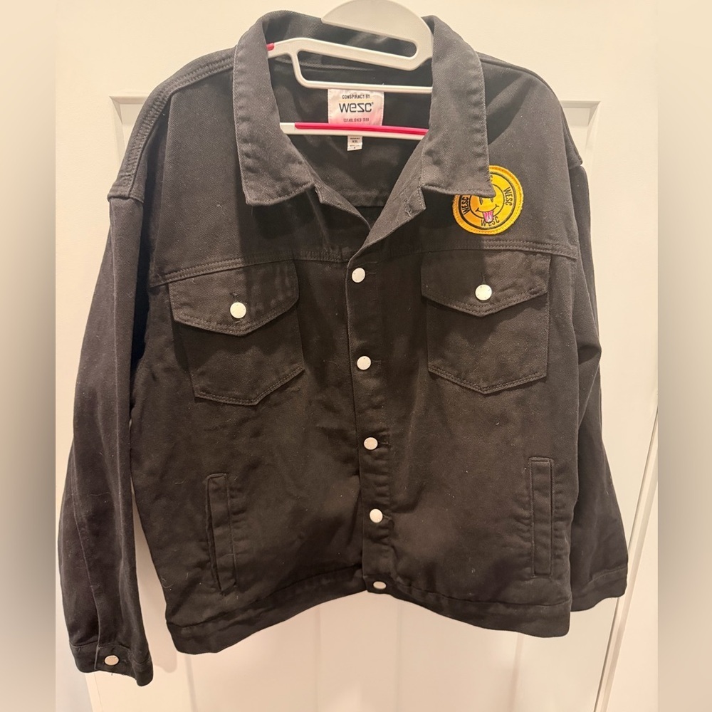 WeSC Conspiracy Black Trucker Jacket Men’s XL Smiley Patch Streetwear